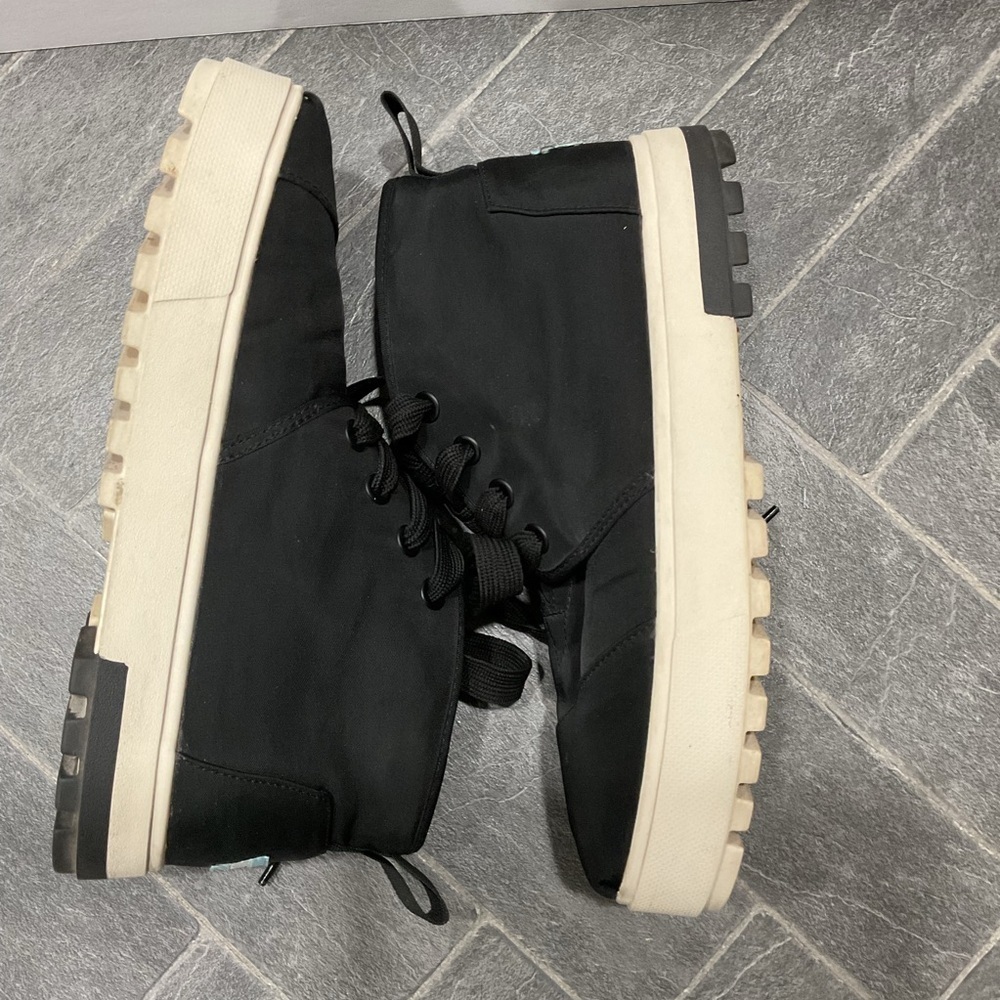 Toms Women’s Botas Lugs Black Utility High Top Sneaker - Picture 3 of 10